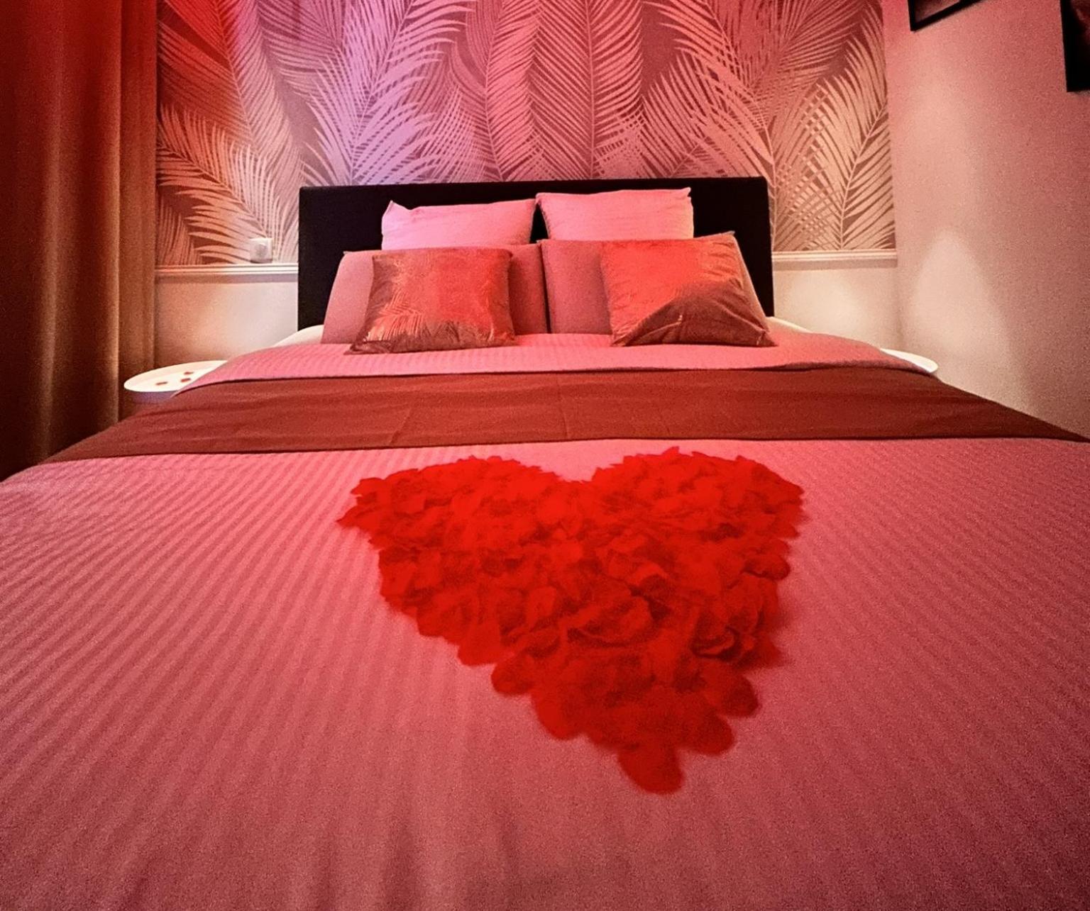 Suite Cosy Jacuzzi Troyes - Secrets D'Ana Exterior foto