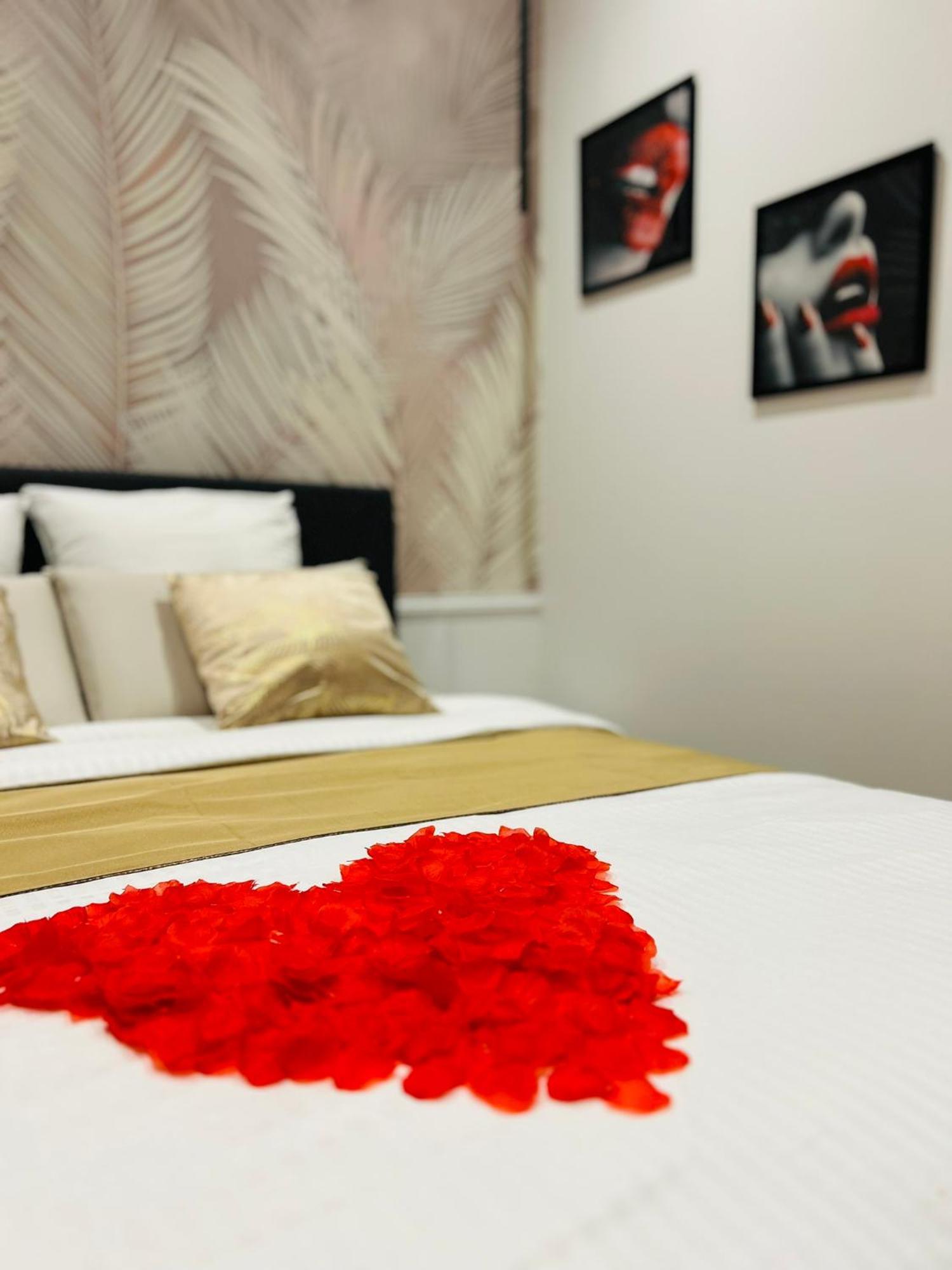 Suite Cosy Jacuzzi Troyes - Secrets D'Ana Exterior foto