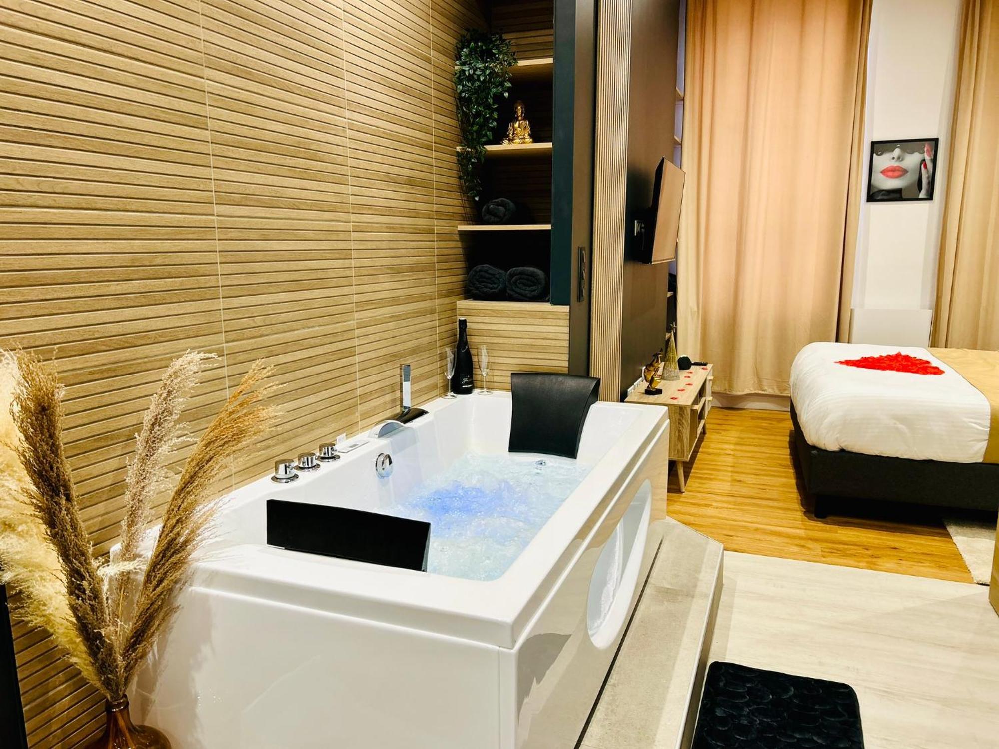 Suite Cosy Jacuzzi Troyes - Secrets D'Ana Exterior foto